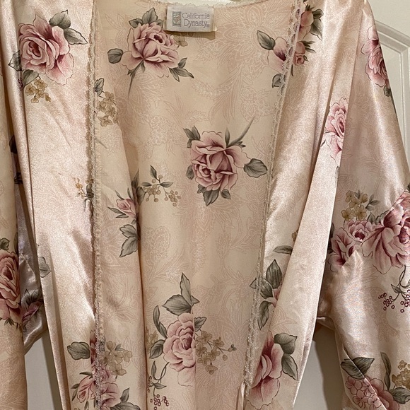 Floral Robe - Pink - Picture 2 of 8